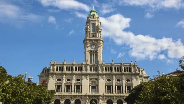 Habitação: Manifestantes levam protesto até à porta da Câmara do Porto