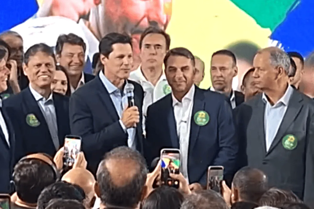 Governador de Goiás pede que Flávio se inspire governo de Bolsonaro e Temer