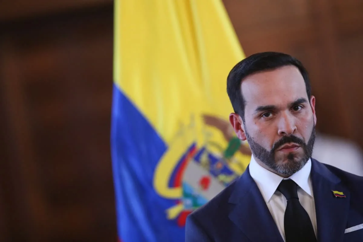 Colômbia: ministro vai à praia após terremoto e presidente distribui bolas em meio a escombros