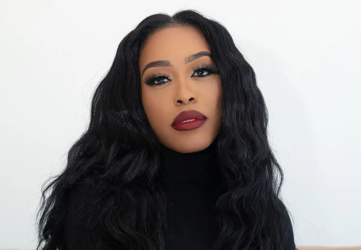 DomiNque Perry Signs With ColorCreative