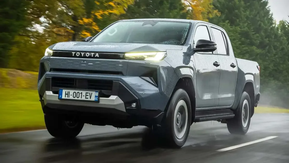 Nova Toyota Hilux 2027 chega ao Brasil em dezembro com motor 2.8 turbodiesel de 204 cv e 50,9 kgfm, duas telas de 12,3” para sobreviver no segmento onde já reinou: nova geração também tem versões híbrida e 100% elétrica
