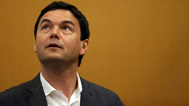 Thomas Piketty juge Raphaël Glucksmann "pas assez à gauche" et regrette une primaire socialiste "assez élitiste"