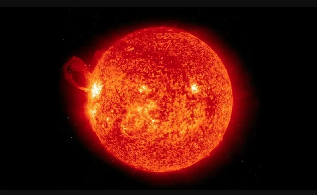Tempestade solar chega nesta semana após explosão no Sol