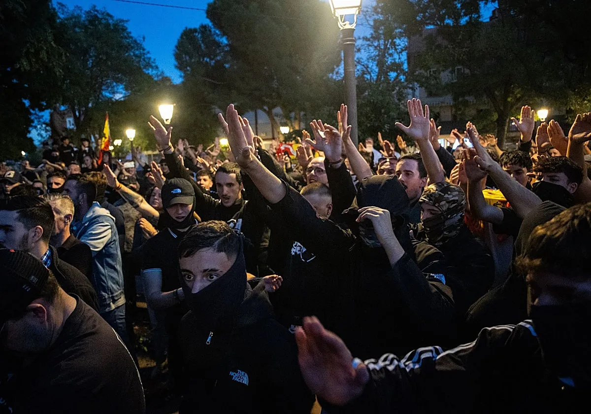 Los neonazis de Núcleo Nacional se disparan a los 2.000 afiliados en plena crisis migratoria