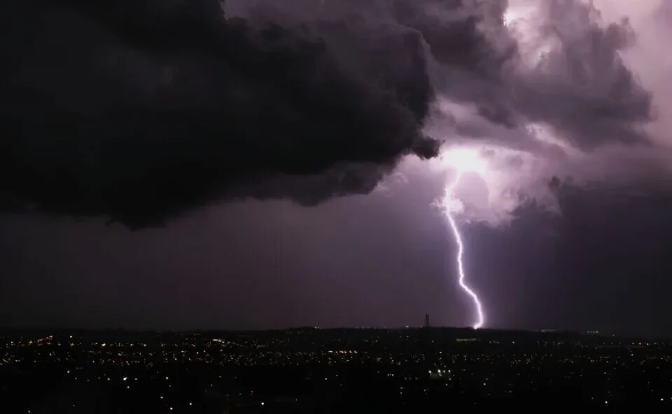Super El Niño ganha força e tem data nova para atingir seu pico máximo e permanecer sobre o Paraná