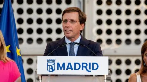 Almeida tilda de "lÃ³gico y razonable" que Ayuso visitara el Ã¡tico de ChamberÃ­ y tumba la primera versiÃ³n de la presidenta