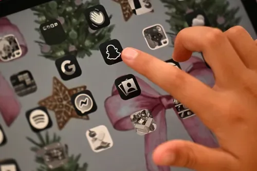 Legislation in New Zealand aims to restrict social media access for minors