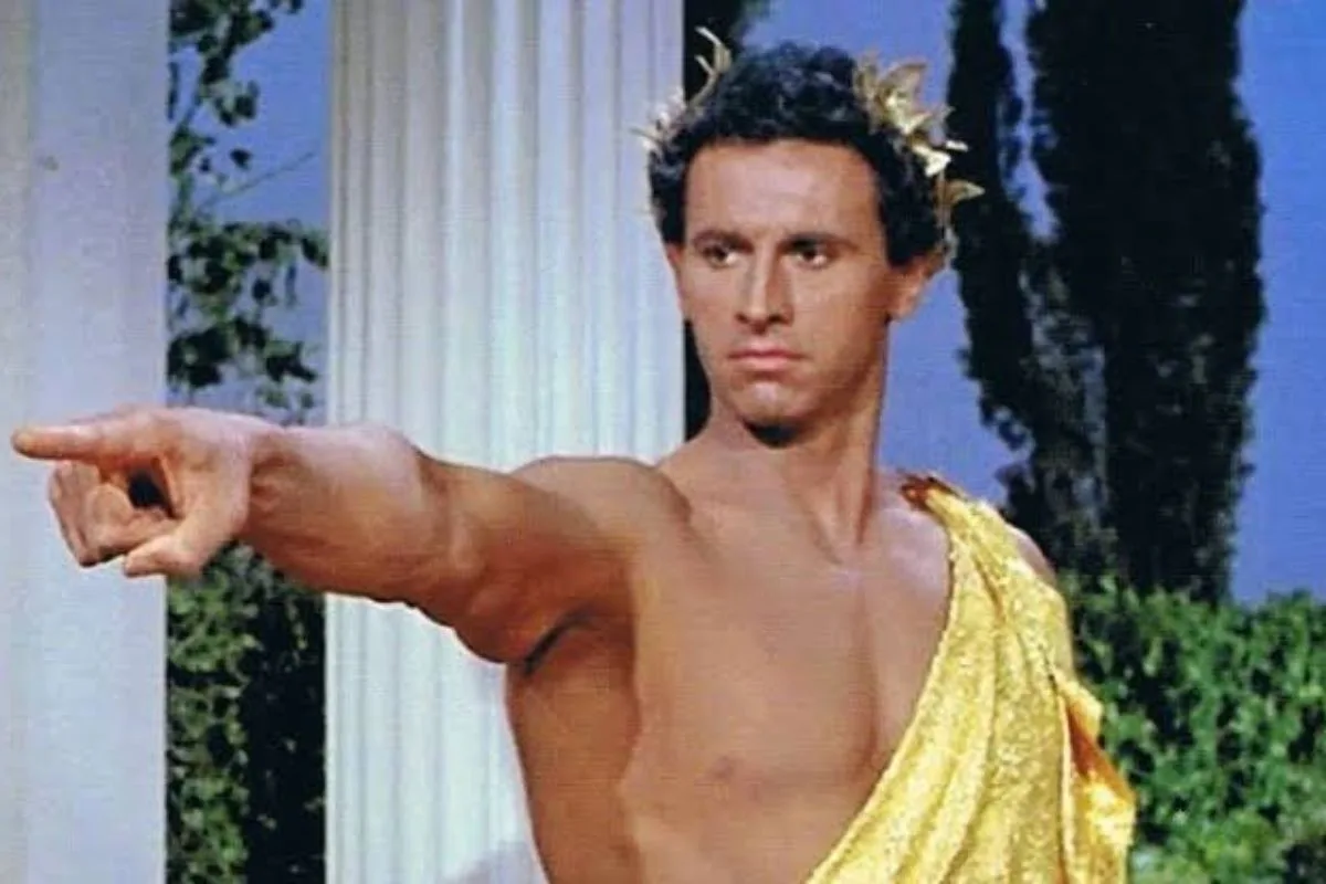 Morre o ator Michael Forest, o Apolo de Jornada nas Estrelas, aos 97 anos