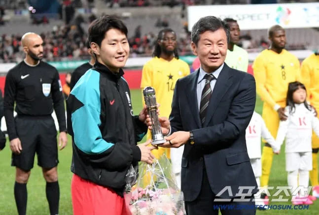 "경악" 韓 이강인-황인범 버티고 있는데…日 신났다 '구보 이어 2년 연속 AFC 올해의 국제선수 후보→수상 시 6년 만의 배출'