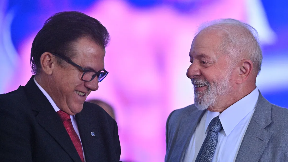 Ministro de Lula minimiza acusações contra Lulinha e cita caso Celso Daniel