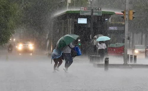 Activan doble alerta por lluvias fuertes y vientos en toda la CDMX; hay probabilidad de caída de granizo