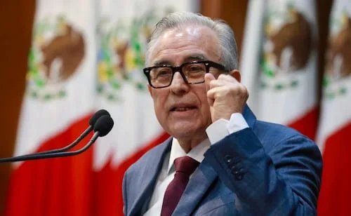 Morena no descarta iniciar proceso para expulsar a Rocha Moya por retomar gubernatura; acusa "decisión unilateral"