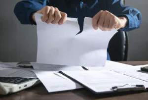 Cláusula de não concorrência não pode ser revogada unilateralmente por empresa
