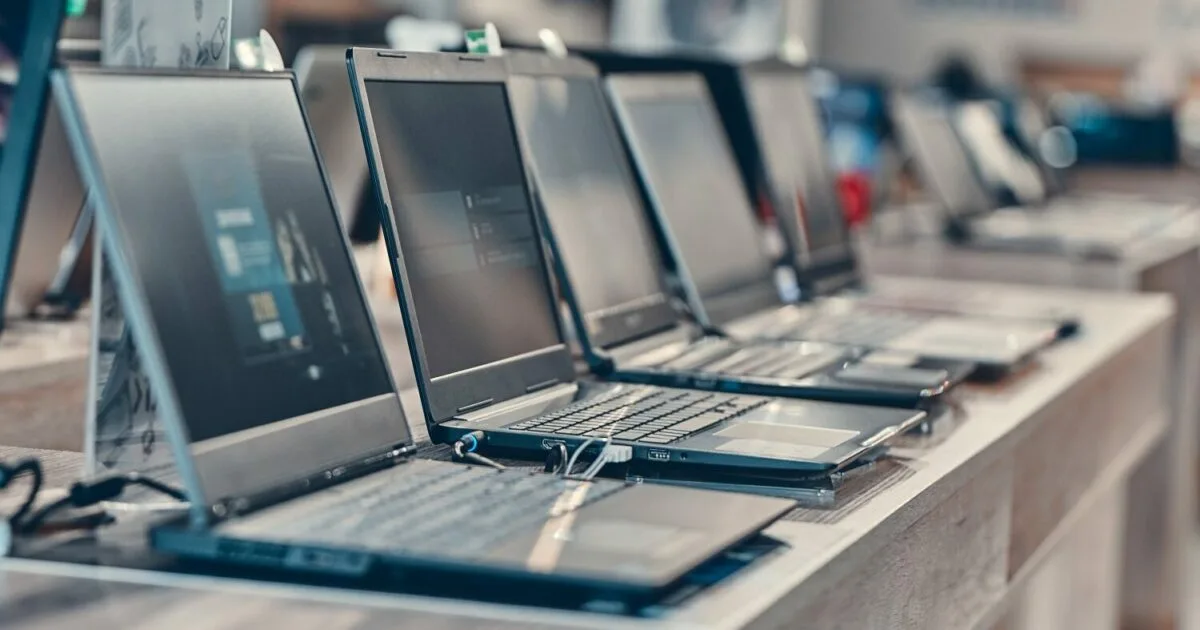 Remessas globais de PCs caem 22,4% e atingem menor nível desde 2023