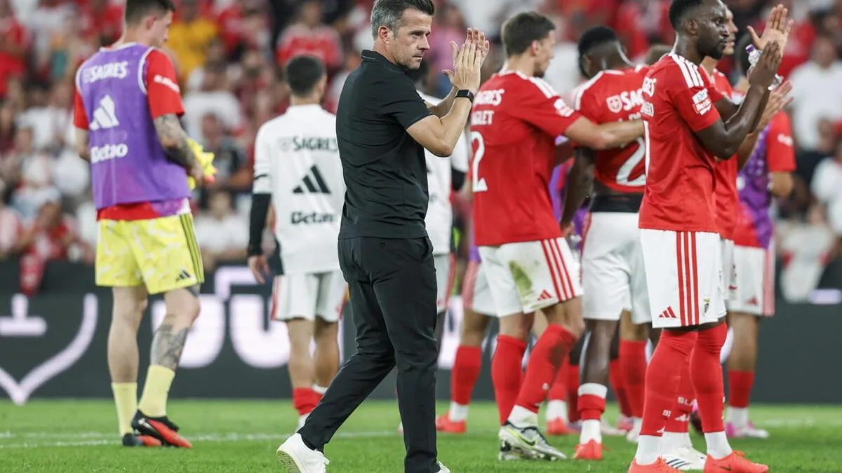 Marco Silva: as mexidas na equipa, a estreia de Echeverri e as "coisas estranhas"