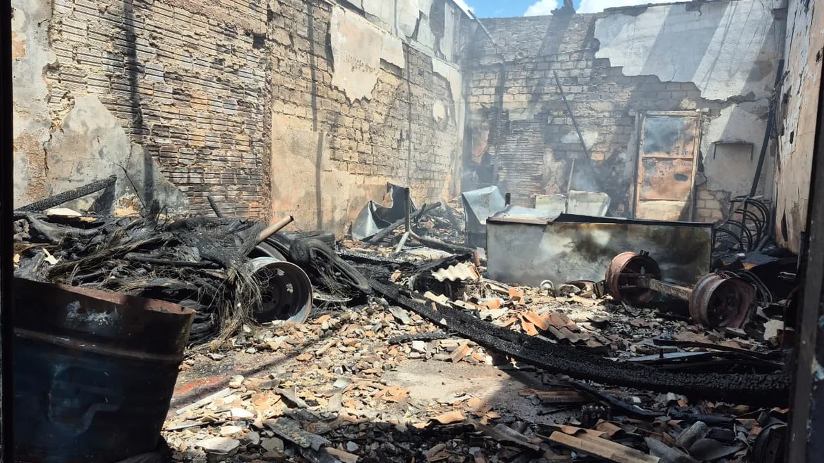 Loja de autopeças é atingida por incêndio em Boa Vista