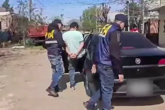 La madre ignoró el pedido de ayuda de su hija, pero el colegio denunció al tío de la niña, que fue detenido por abuso