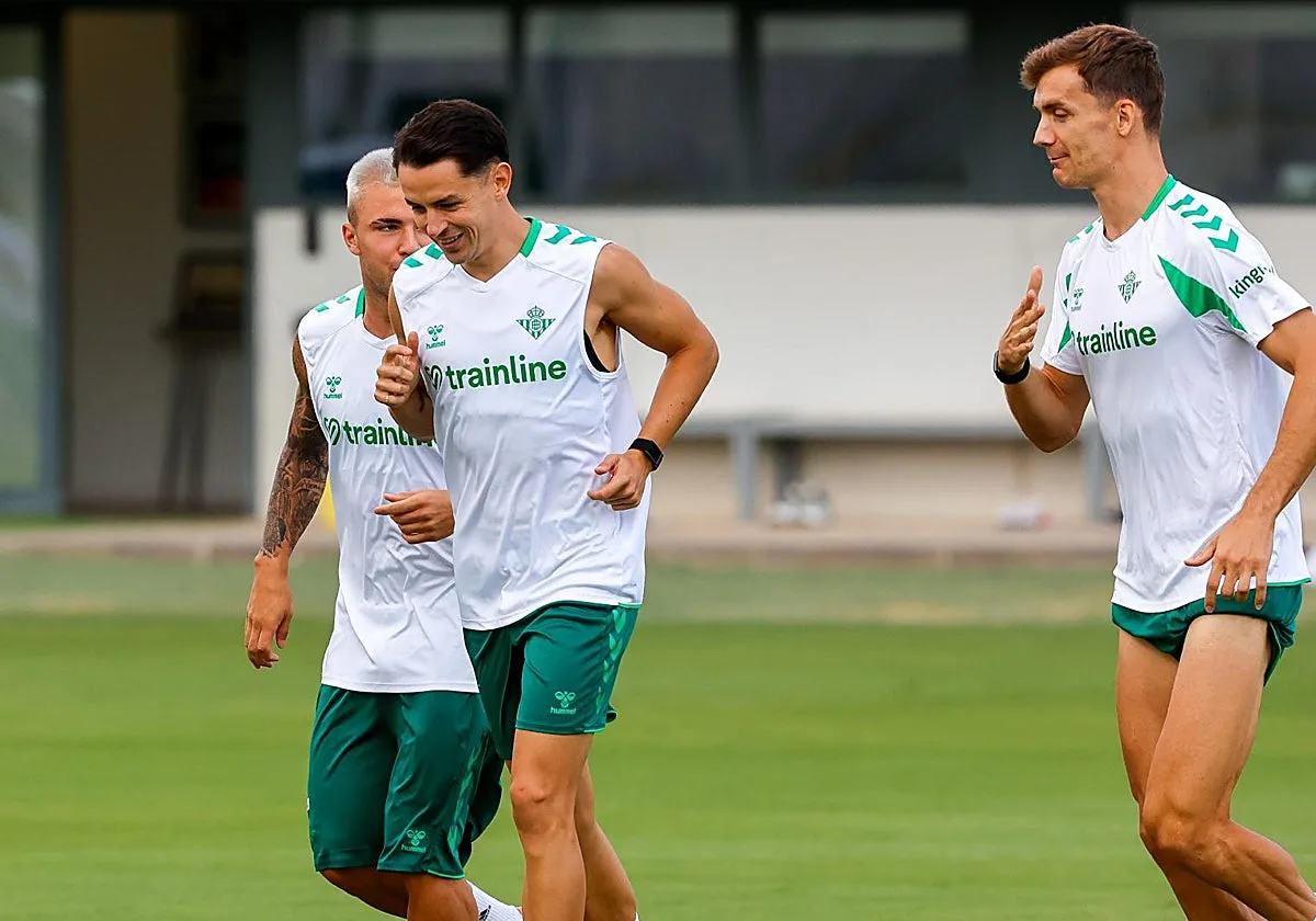 El Betis, abierto a una posible salida de Fidalgo antes del cierre del mercado