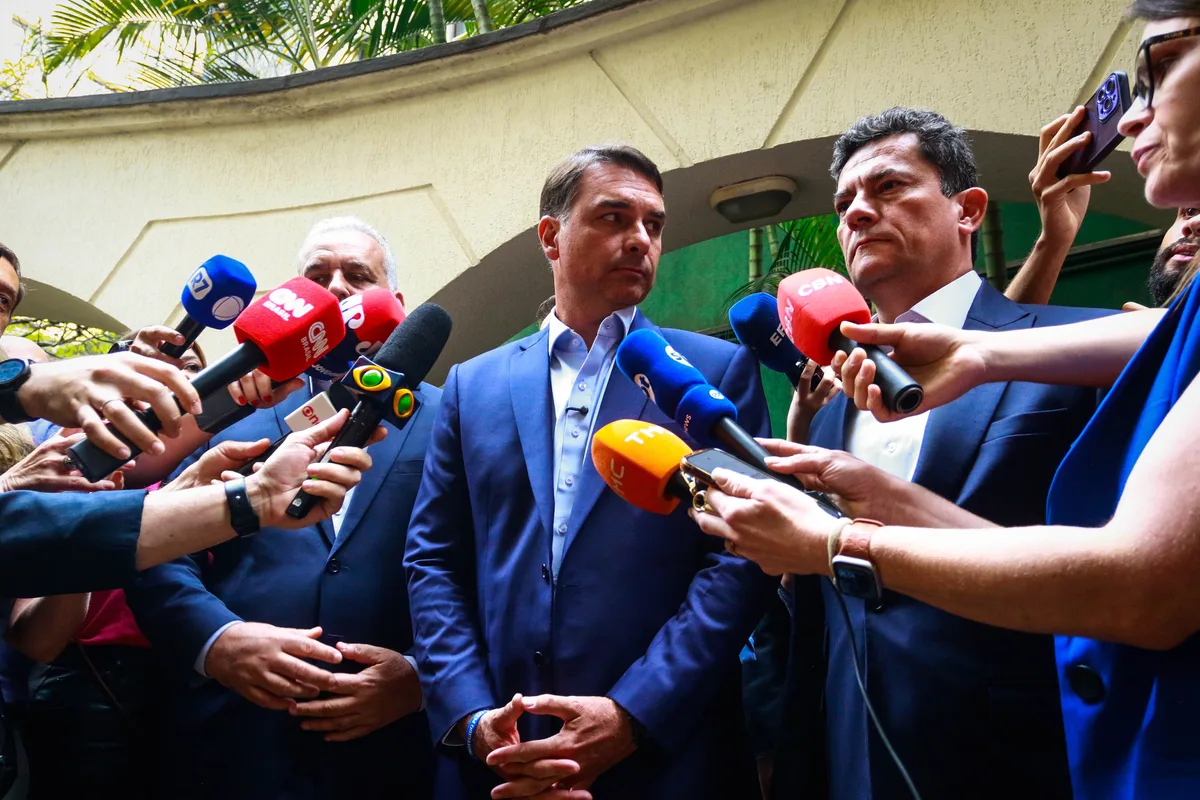 Quaest: 44% acham que Flávio não é mais moderado que a família Bolsonaro