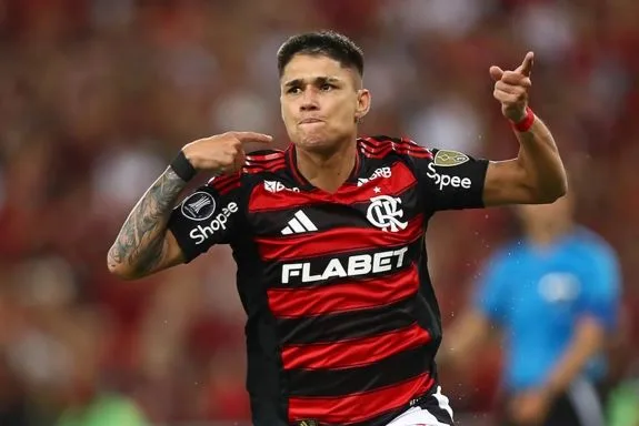 Em live de videogame, Luiz Araújo se irrita e xinga torcedor do Flamengo