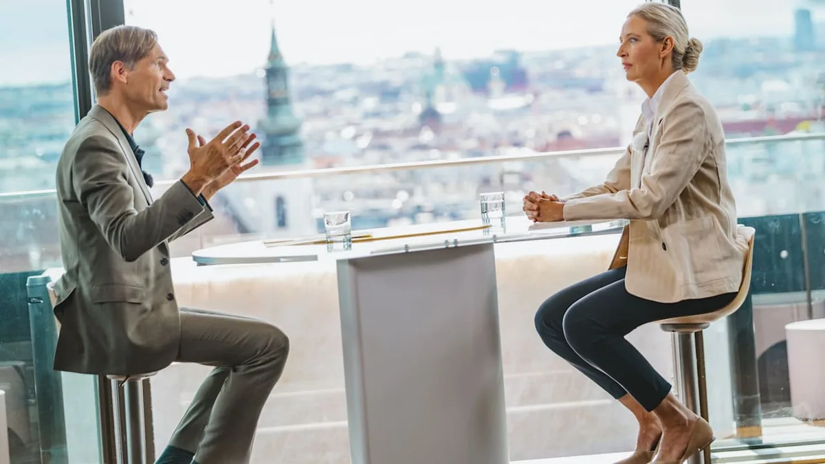 „Flachzangen da oben“ - Weidel motzt – aber könnte sie es besser?