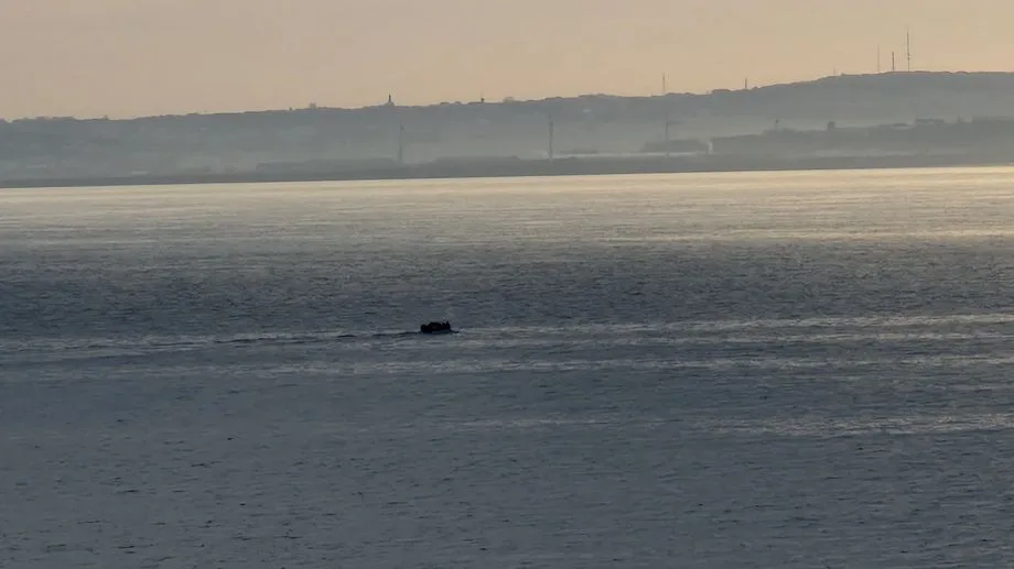 Manche : un exilé retrouvé mort à bord d'un "small boat" au large de Calais