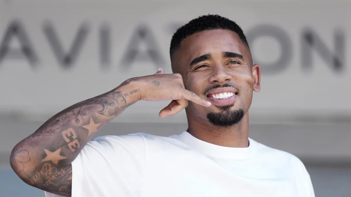 Gabriel Jesus ya está en Barcelona para pasar la revisión médica y firmar con el Barça