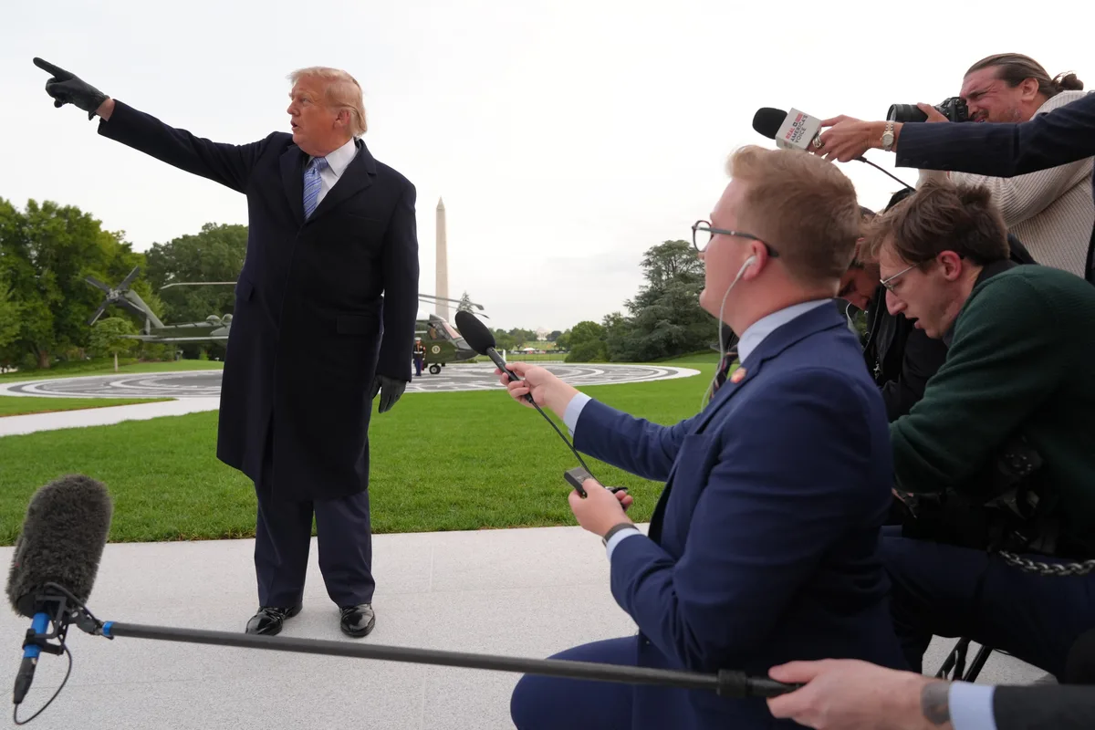 Los periodistas vetados acceden a la Casa Blanca tras el desacato de Trump a la orden del juez que levantó la prohibición