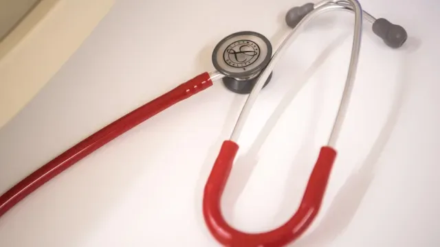 Médicos saudam adiamento do novo sistema de acesso a consultas e cirurgias