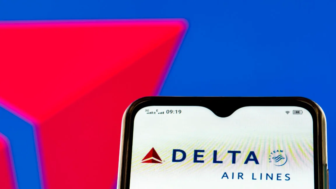 DEF CON crowd suspected in fake-hotspot attack on Delta flight