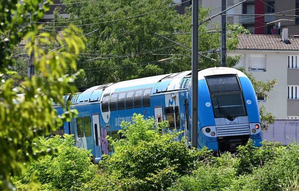 Seine-Maritime : Un train TER déraille entre Rouen et Caen, au moins 20 blessés
