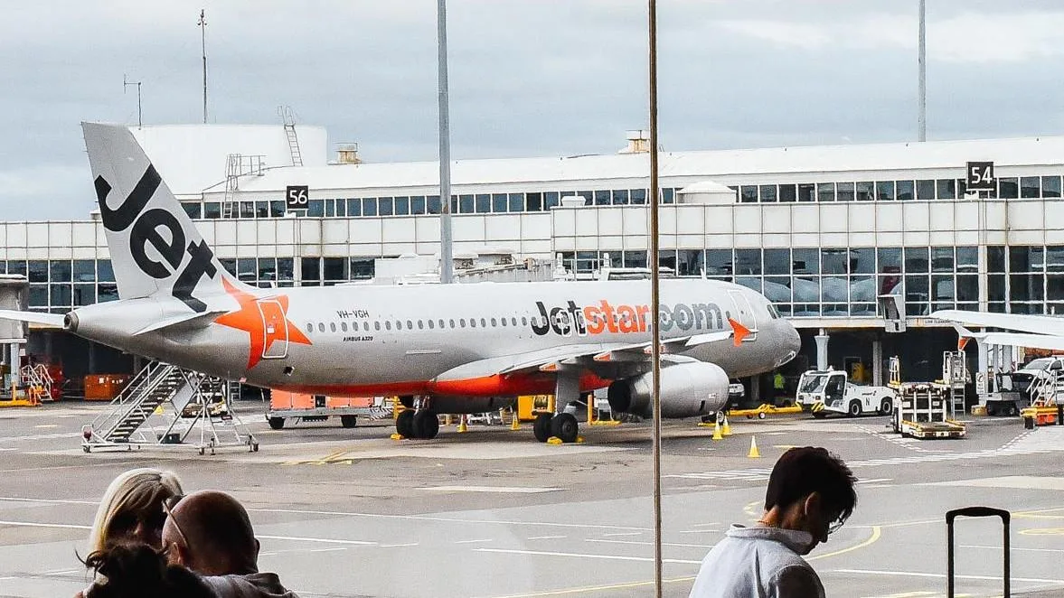 Sydney Airport flights face delays and cancellations as heavy morning fog hits