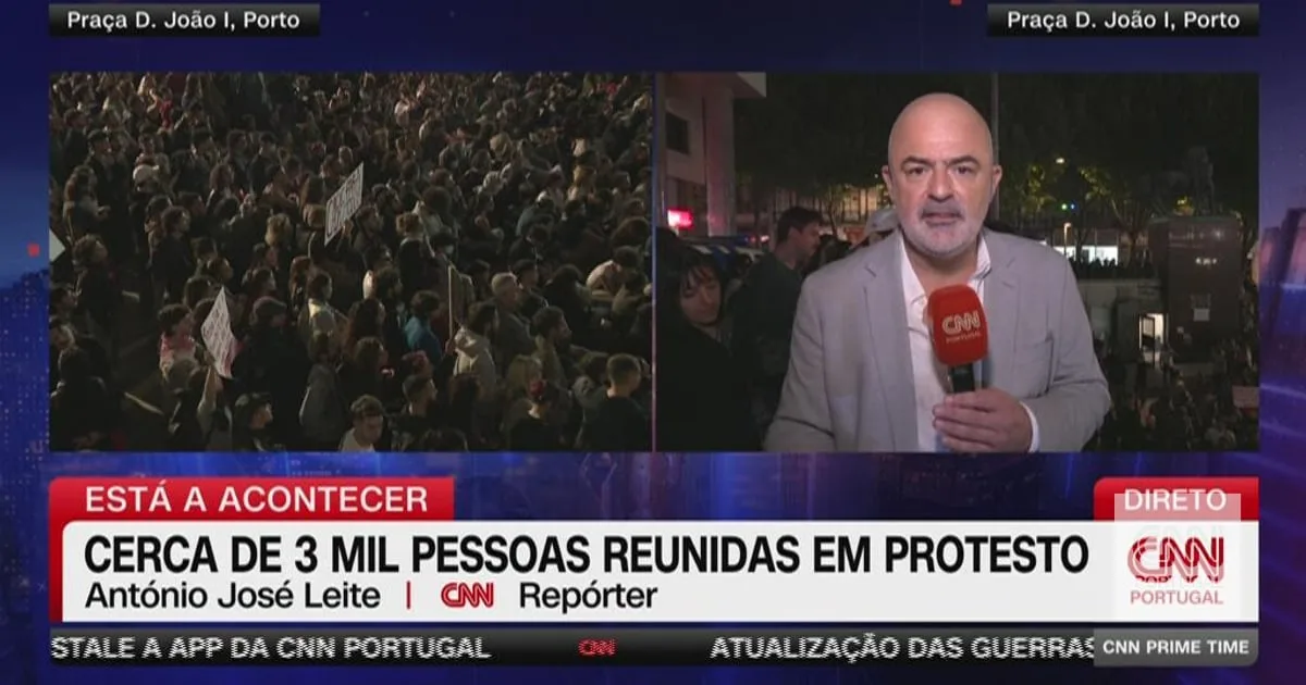 "É um mar de gente": manifestantes continuam a juntar-se em força na Praça D. João I