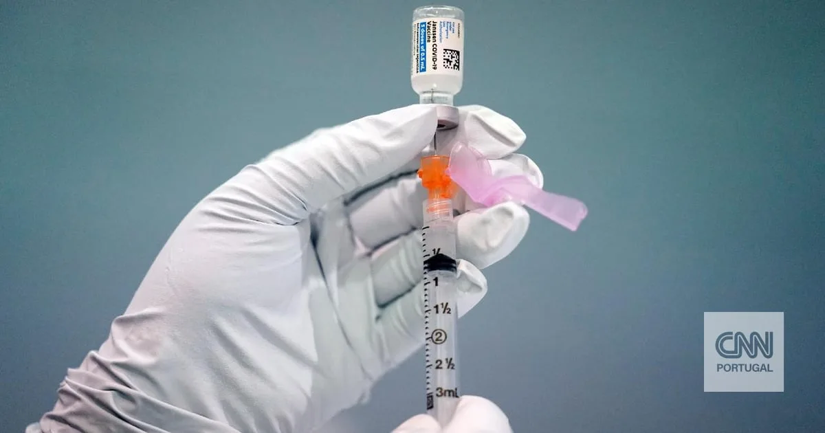 Vacina de dose única contra a gripe pode estar para breve. Cientistas produzem fármaco que protegeu ratos contra três estirpes
