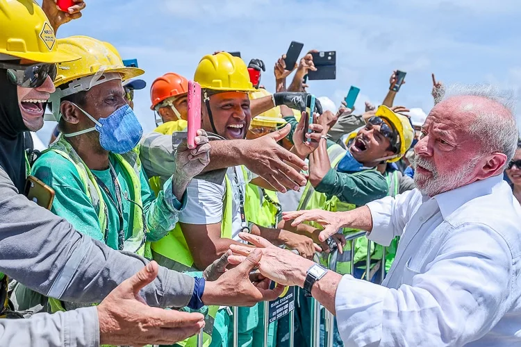 Lula celebra avanço do fim da escala 6×1 no Senado: “Só falta mais esse passo”