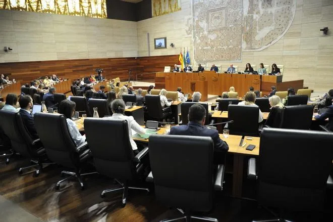 PP y Vox reclaman más seguridad en Ceuta y rechazan que Extremadura aporte recursos propios para la acogida