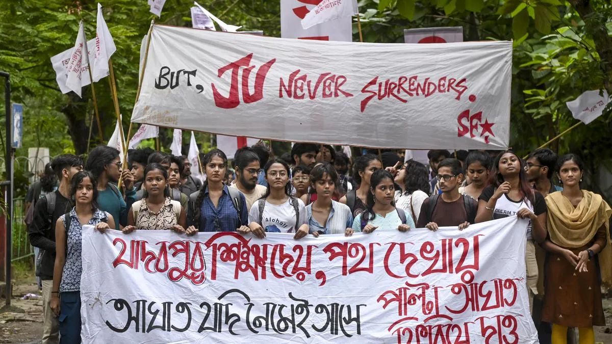 Jadavpur unrest probe committee to hold first meeting this week after 'injured' VC rejoins