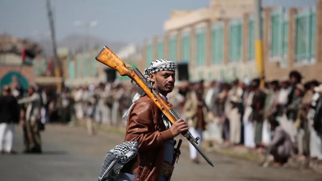 Após ataque ao palácio presidencial no Iêmen, Riade acusa Irã de incentivar ofensiva dos houthis