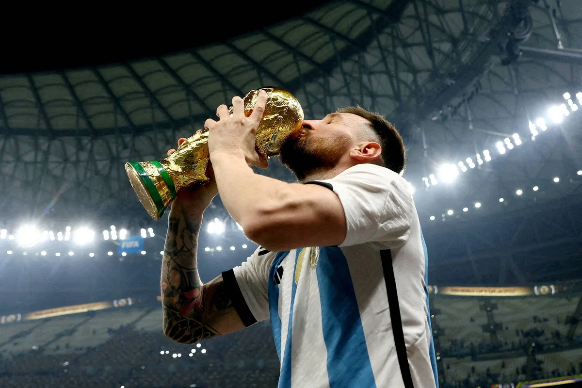 Carreira de Messi com a Argentina começou com equívoco e terminou em glória