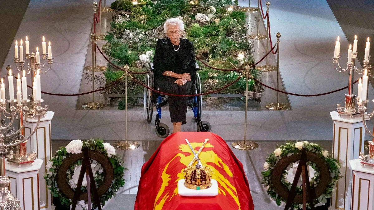 Astrid de Noruega protagoniza la imagen más triste de la despedida de Harald: el último adiós a su hermano y último miembro vivo de la familia en la que nació
