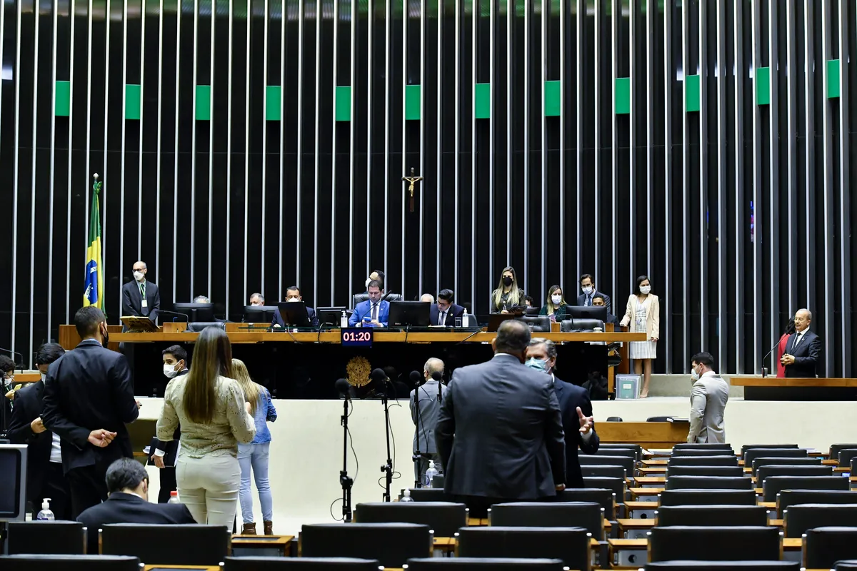 Câmara aprova aumento do MEI para R$ 140 mil e perdão de dívidas