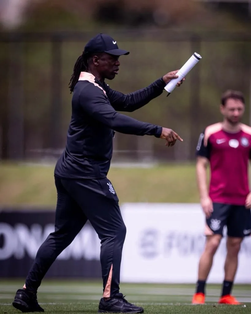 Seedorf recebe visita especial no Corinthians e mantém foco em mudanças