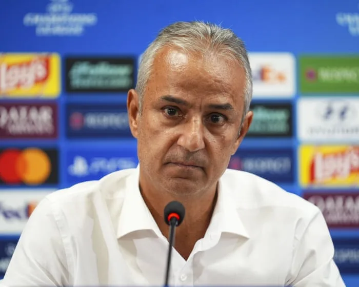 Fenerbahce coach resigns after draw with Roma – but president insists he will stay