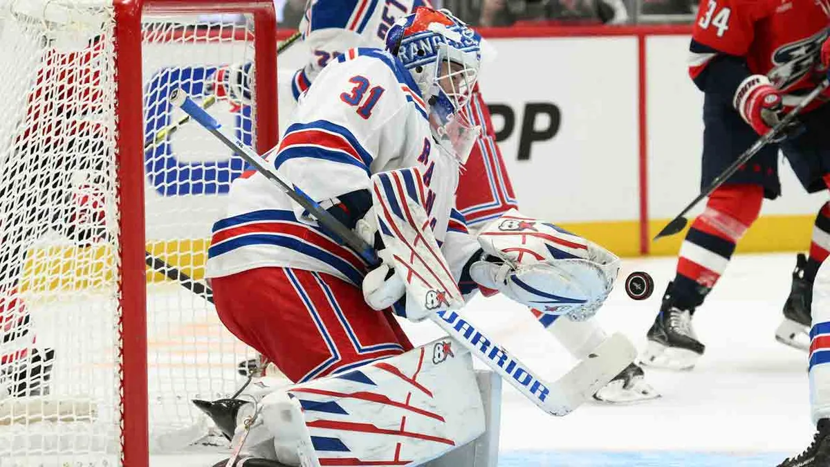 Rangers goalie Igor Shesterkin exits vs. Capitals with apparent leg injury
