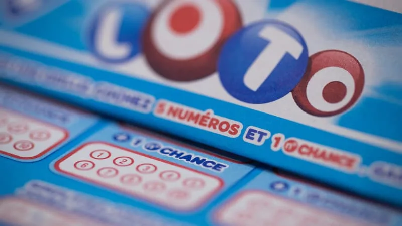 "Soudés et heureux": elle remporte 15 millions d'euros au Loto en jouant des numéros en lien avec ses petits-enfants et partage ses gains avec eux
