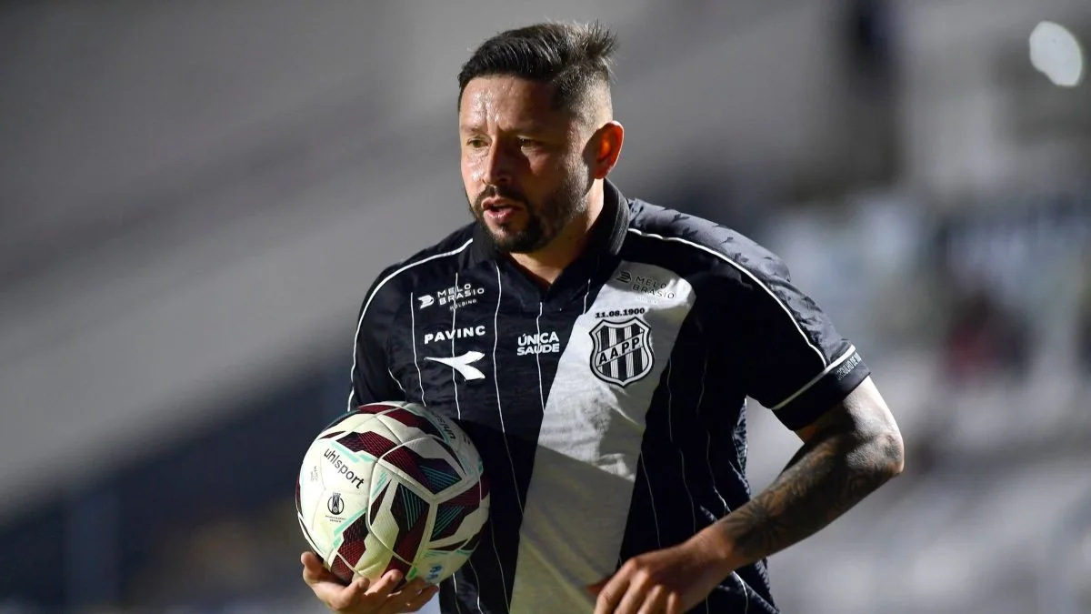 Élvis do Ponte Preta sofre lesão grave no joelho e ficará fora dos gramados em 2026