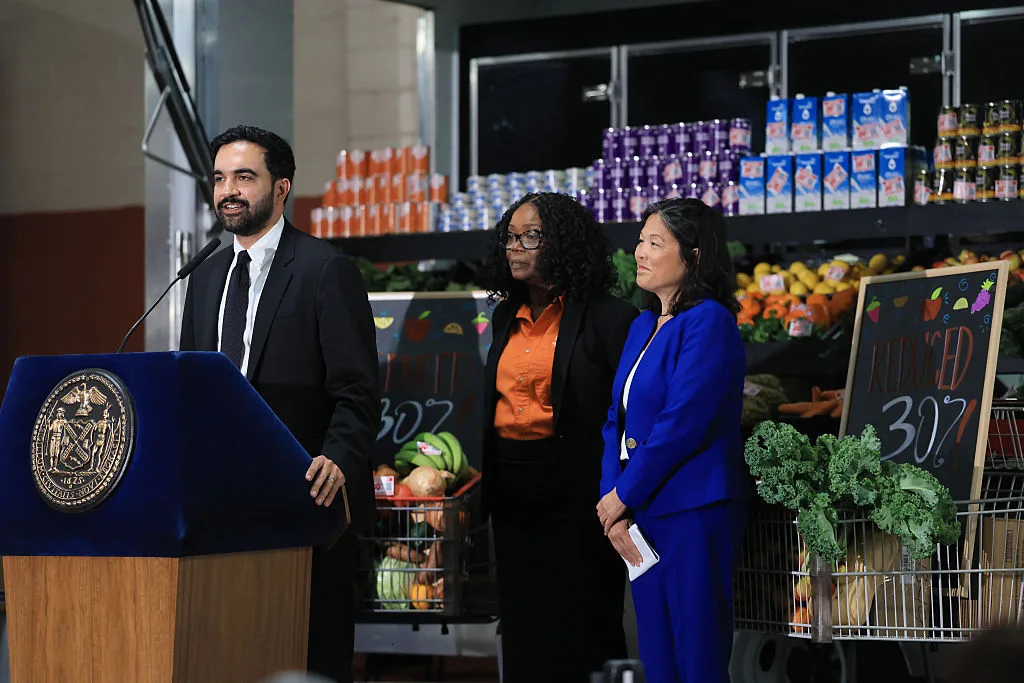 The Economics of Public Grocery Stores