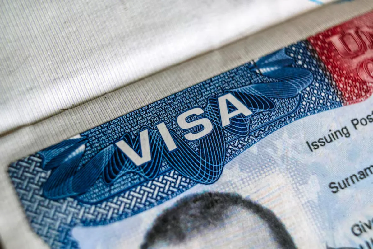 Visas F, J e I: la regla que limitaría a cuatro años a estudiantes y periodistas enfrenta una demanda federal