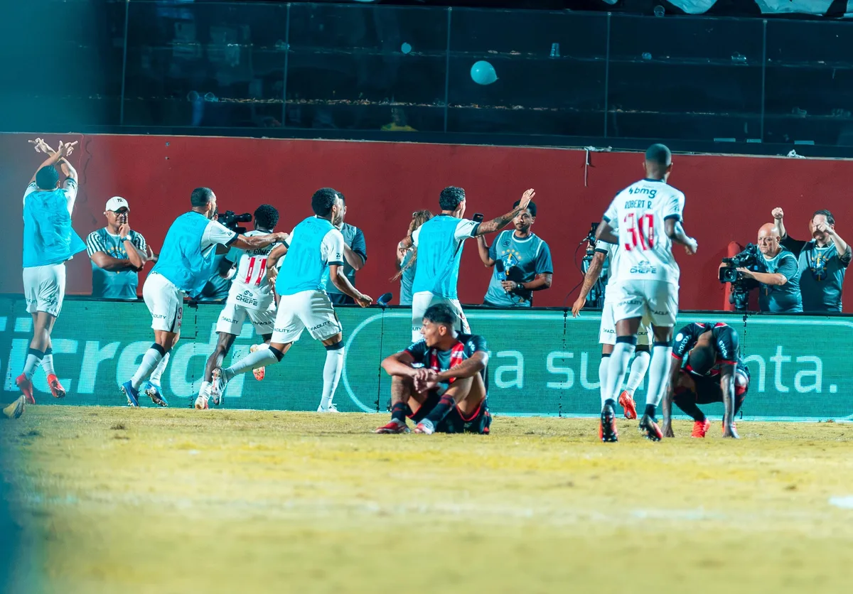 Jogadores do Vasco devolvem provocação de Matheuzinho: "No Barradão é difícil? 2 a 0"