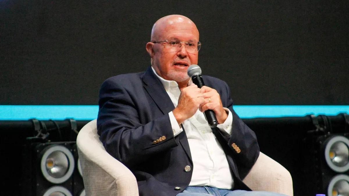 Carlos Bruce pide al JNE definir situación de López Aliaga o “será responsable de viciar” las Elecciones Municipales 2026